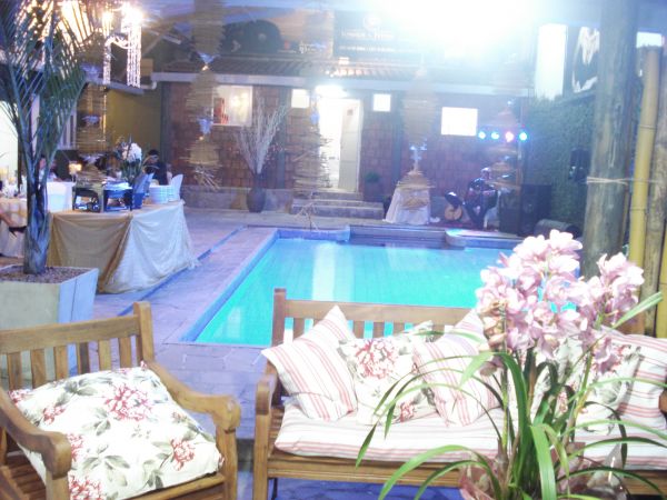 churrasqueira e piscina